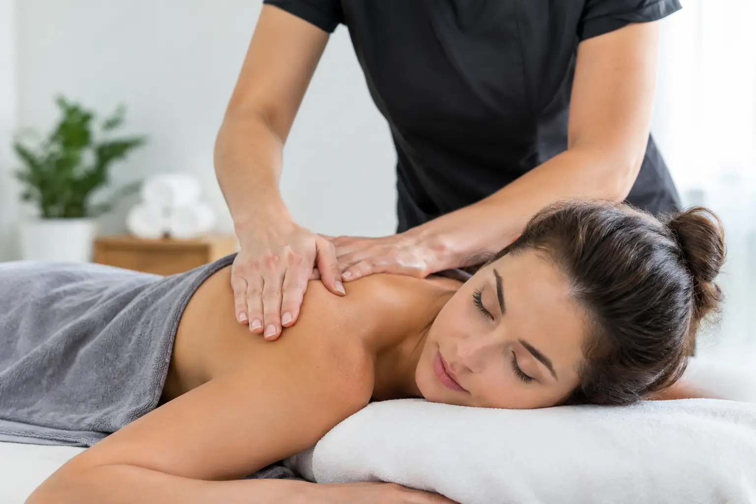 How Massage Relieves Shoulder Knots and Tension